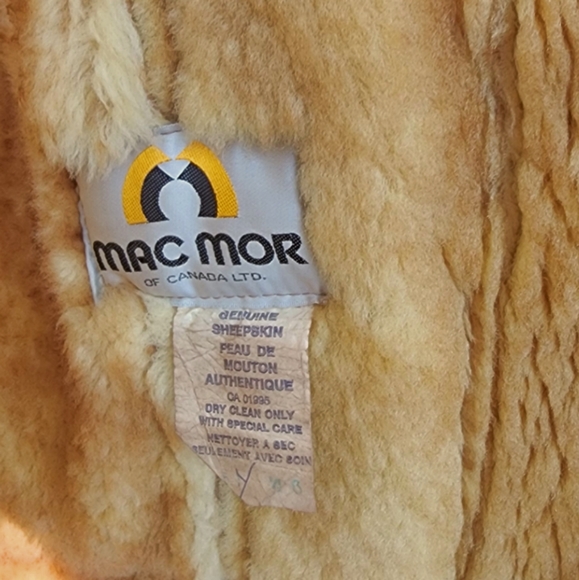 Genuine sheepskin/shearling jacket. Vintage 1970s. Size large. Mint. Canada made - Picture 3 of 3
